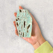 Load image into Gallery viewer, Caribbean Calcite Standing Form - BESPELL & CO.