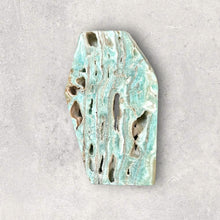 Load image into Gallery viewer, Caribbean Calcite Standing Form - BESPELL & CO.